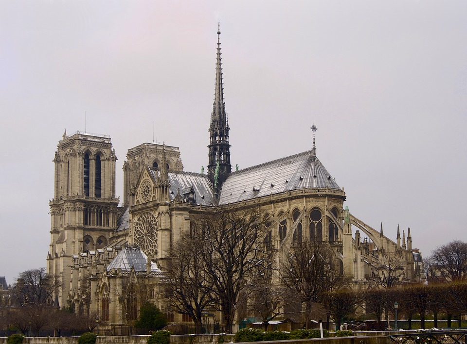 Catedral de Notre Dame de París antes del incendio, con la aguja de Viollet-le-duc. Fuente: Pixabay